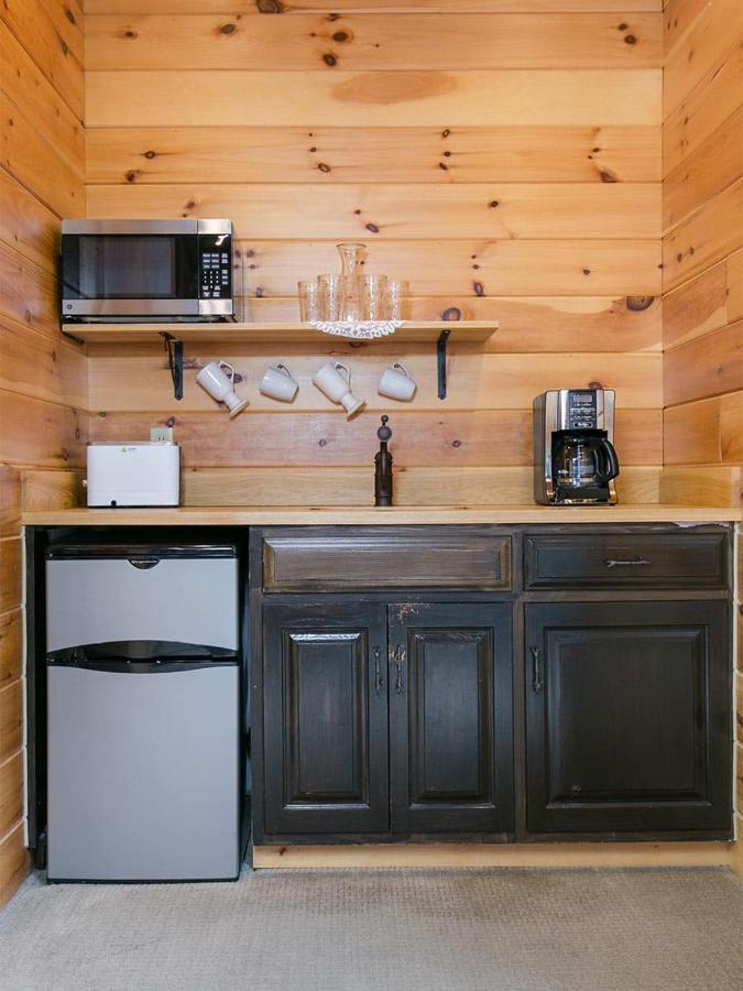 Farmhouse Suites By Amish Country Lodging Millersburg Extérieur photo